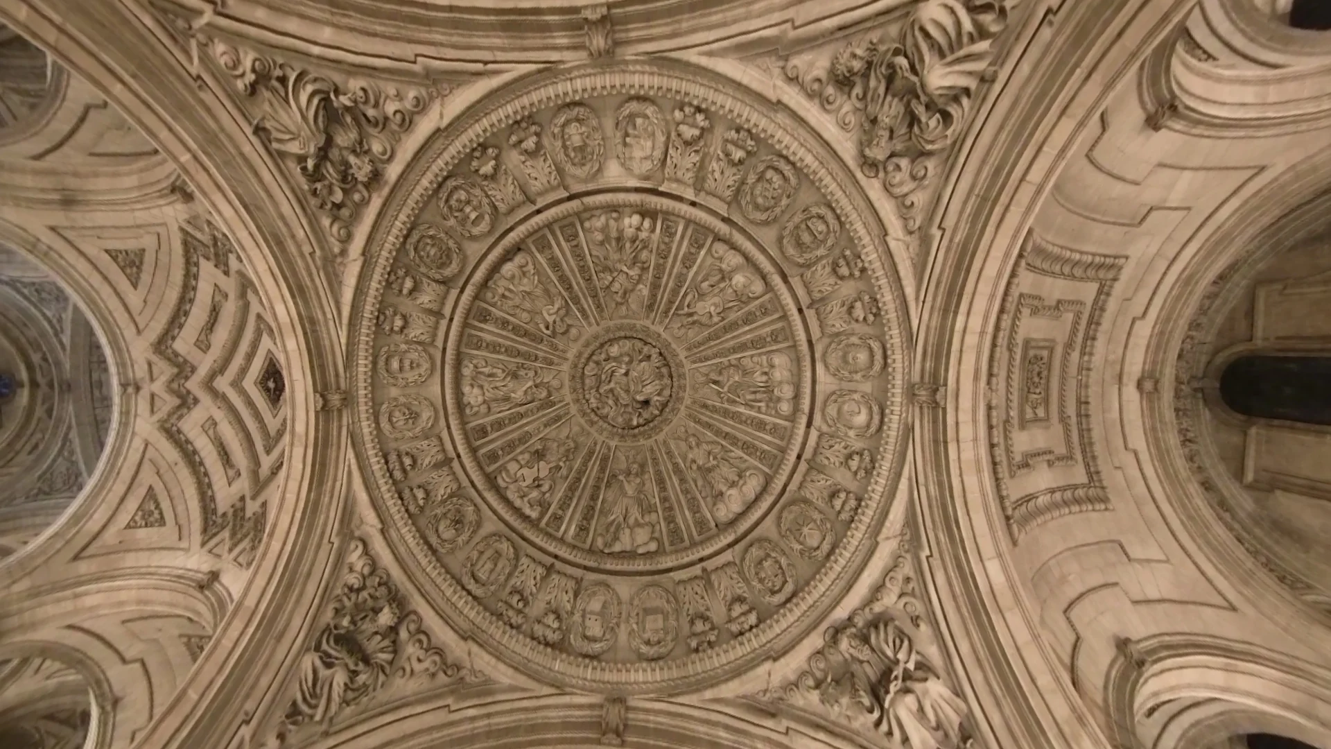 Detalle de una bóveda monumental fotografiada por Zángano Pictures